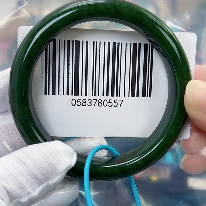 张***庄和田玉未镶嵌手镯微瑕62