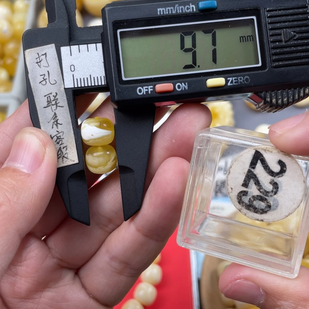 蜜蜡珠宝奇石未镶嵌