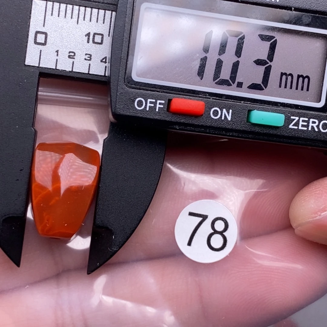 ****天南红玛瑙未镶嵌配饰有瑕疵