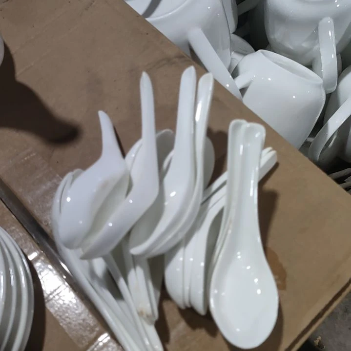 摆件陶瓷盘子碗啥都有