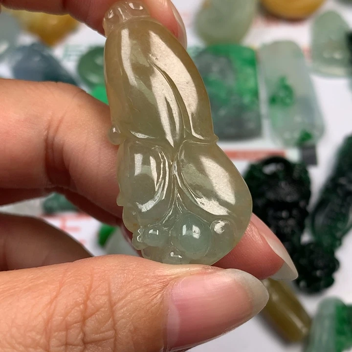 米***娅翡翠未镶嵌颈饰翡翠