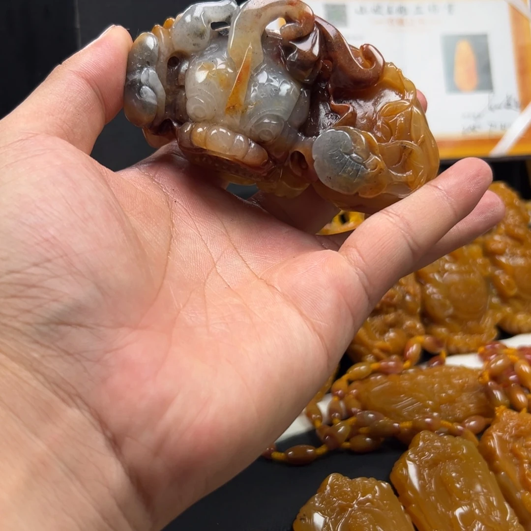 未镶嵌石英质玉（黄龙玉）多样性发货，发其一
