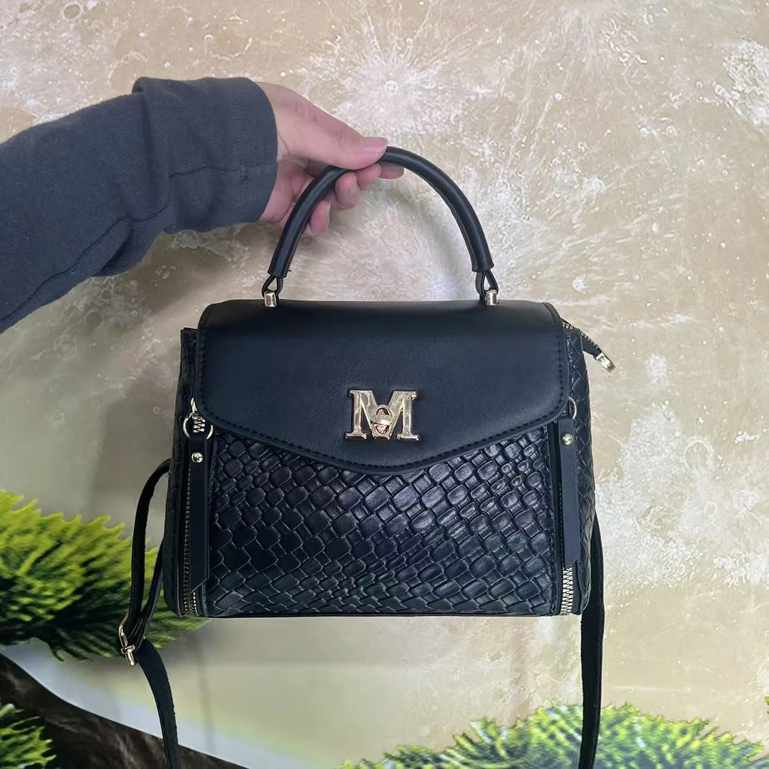 正 8396 黑色  高品质女包 （长22宽11高17）