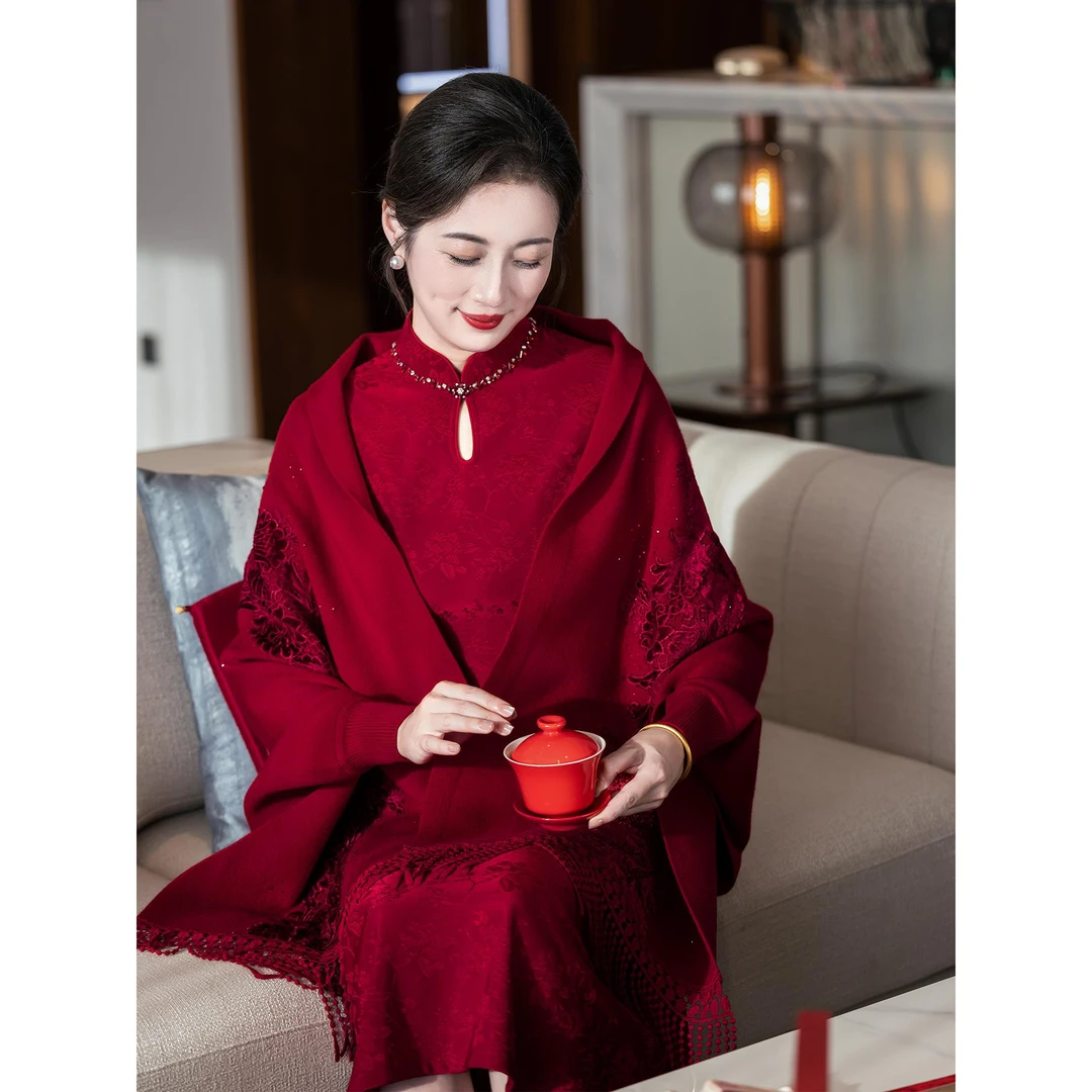 2025披肩婚礼妈妈高端上档次喜婆婆旗袍外搭酒红披风洋气保暖披肩