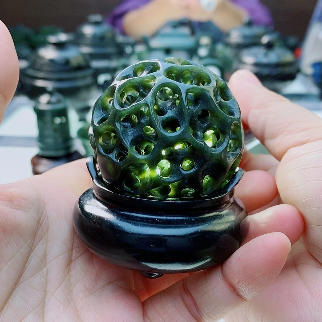未镶嵌和田玉（青玉）摆件微瑕裂