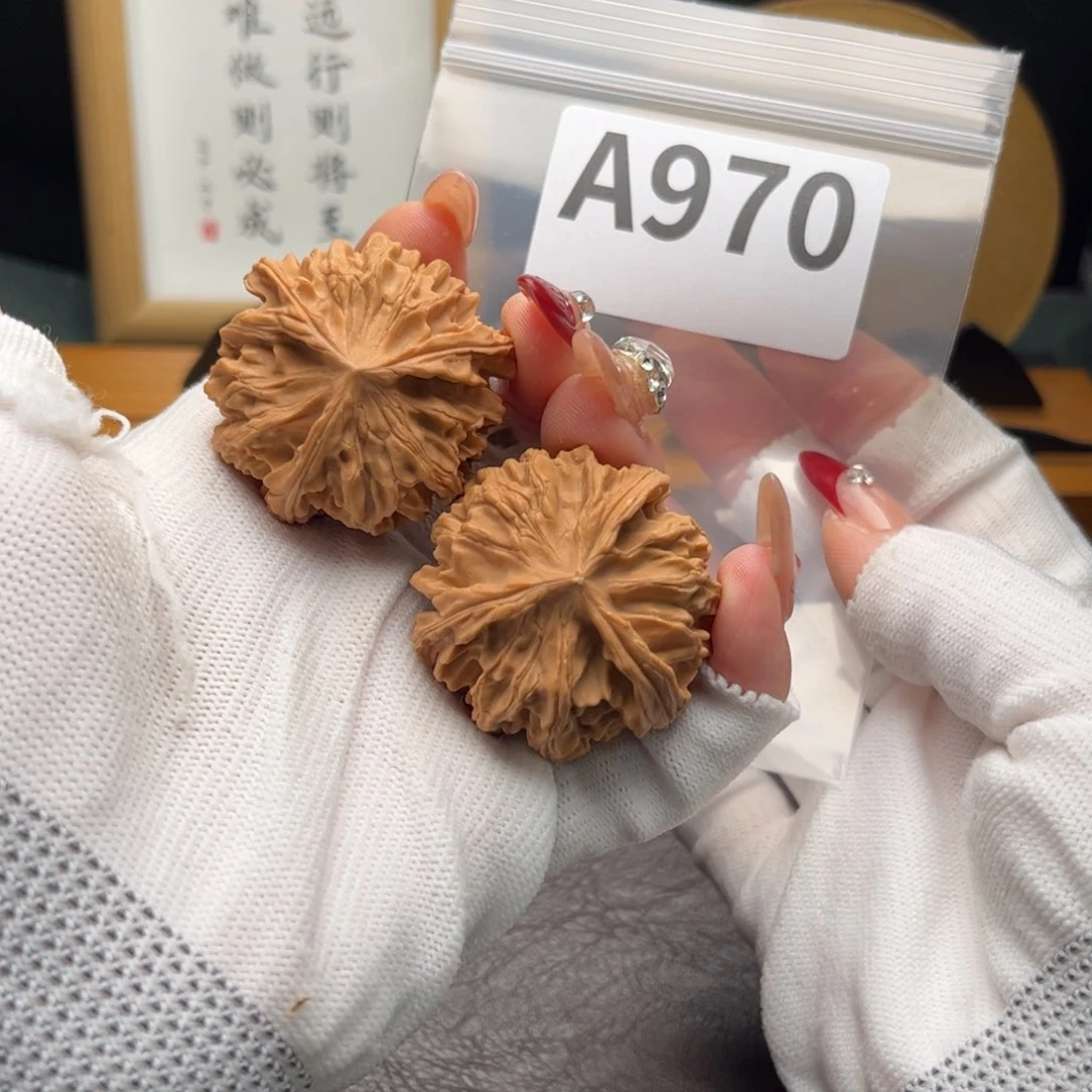 文玩核桃把件狗****哟40岐山三棱a 970