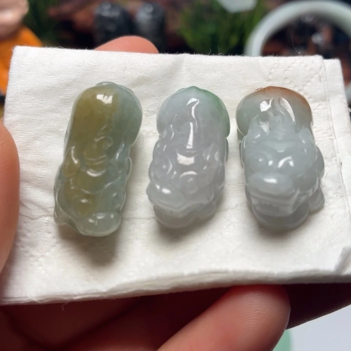 乐***随翡翠未镶嵌颈饰翡翠