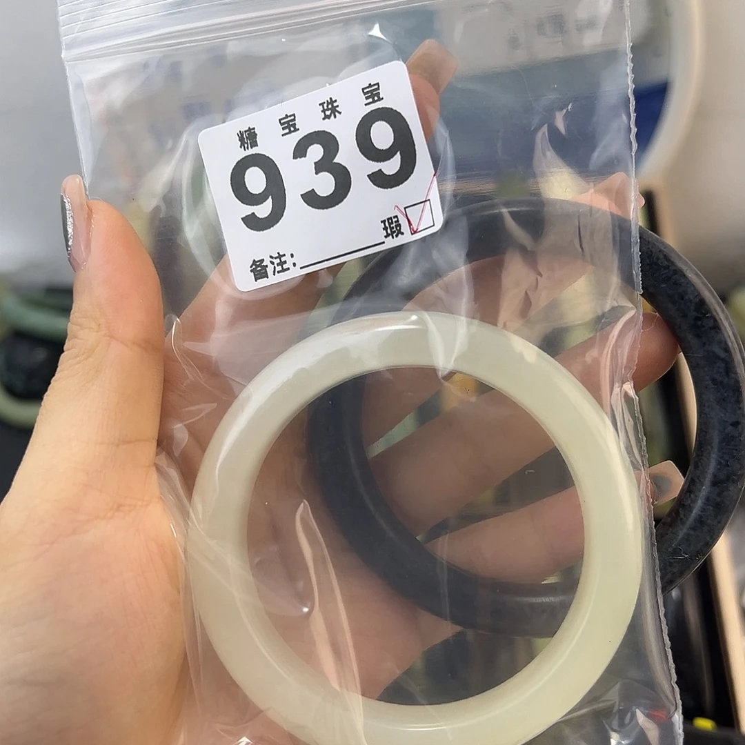 喵***.蛇纹石玉未镶嵌手镯