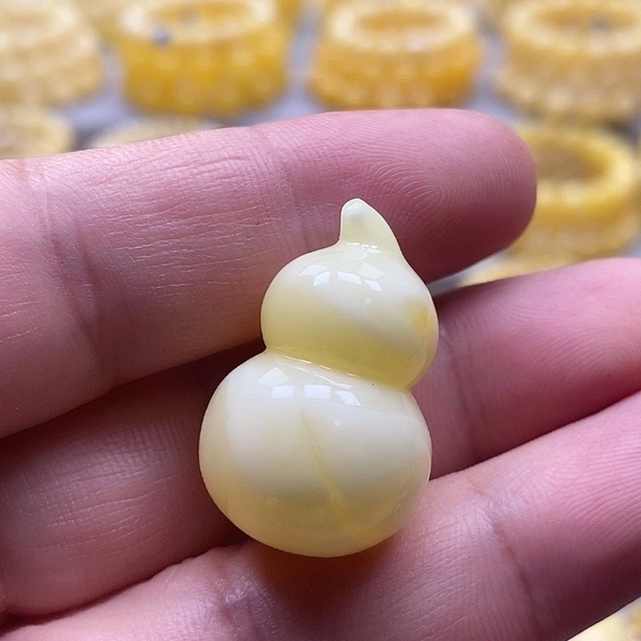 琥珀未镶嵌颈饰吊坠
