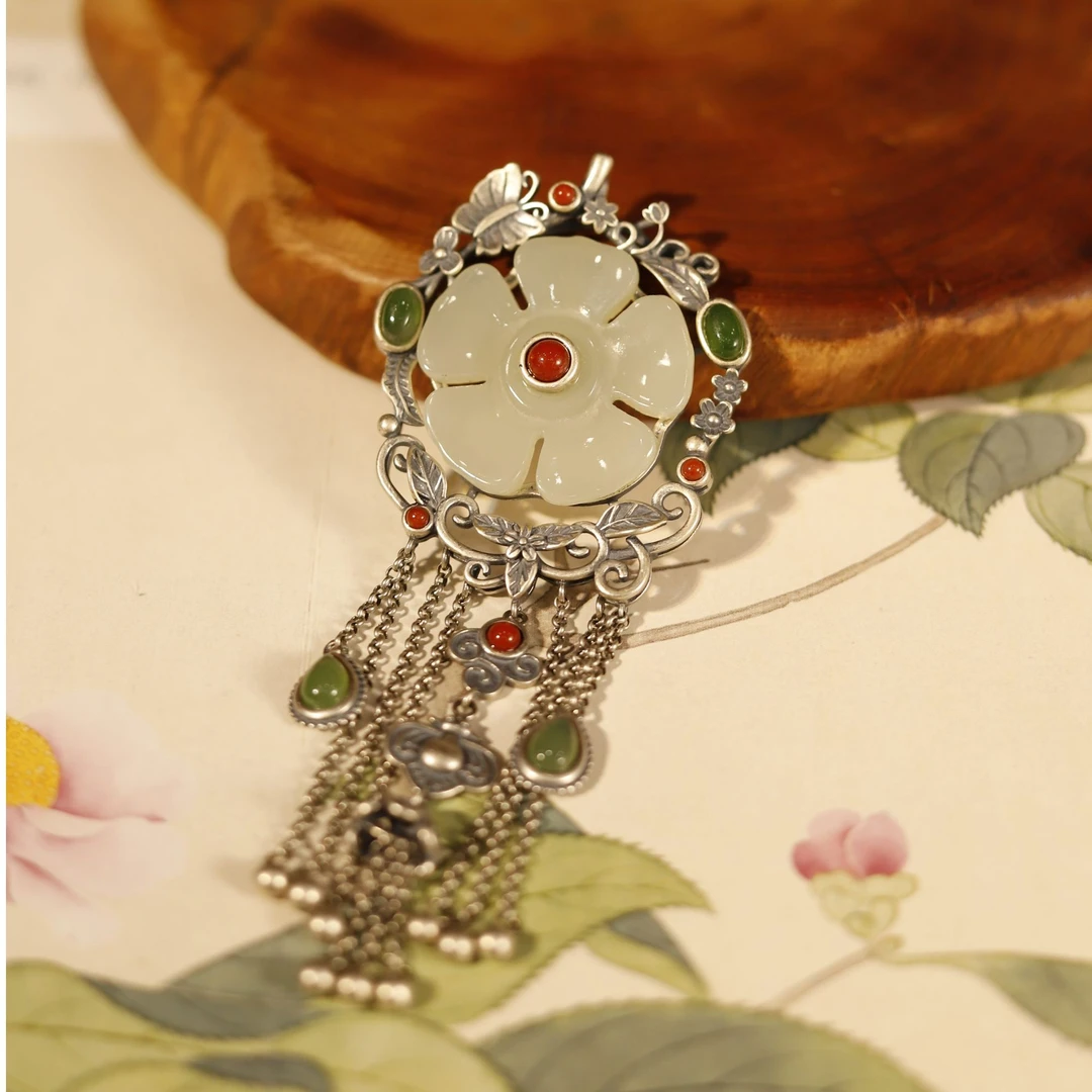 梅花吊坠和田玉S925银镶嵌新中式女士吊坠