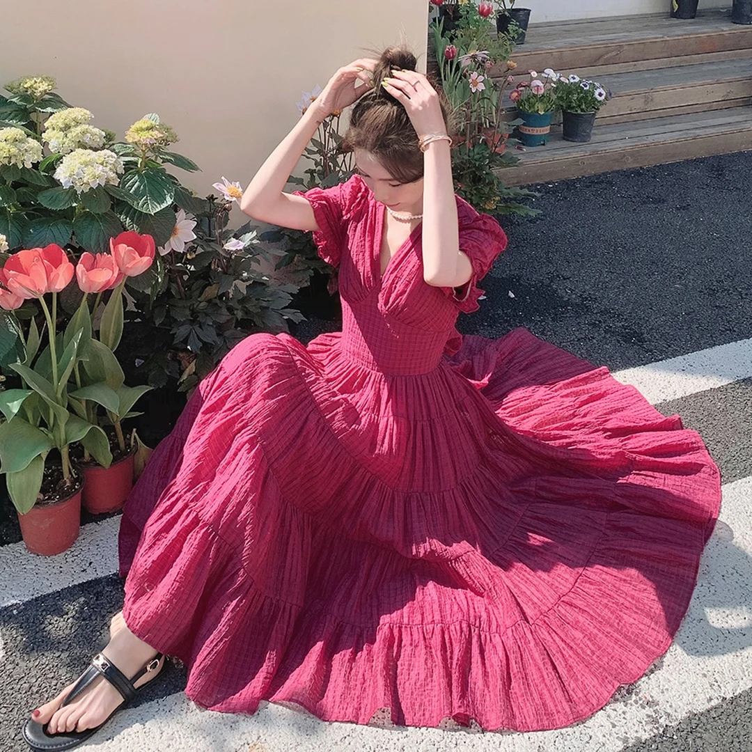 茶歇法式温柔风火龙果色v领连衣裙女夏海边度假森系甜妹绝美长裙