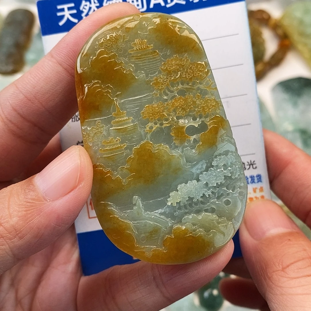 翡翠未镶嵌颈饰山水