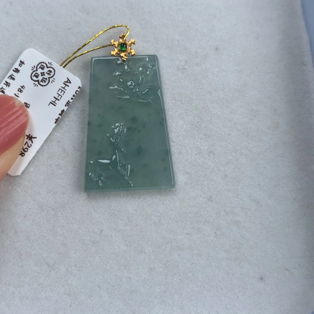 翡翠18K金镶嵌颈饰鹿