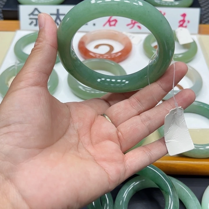 石英质玉手镯未镶嵌?**?