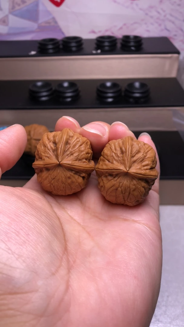 聚宝盆三楞云南野生铁皮核桃文玩
