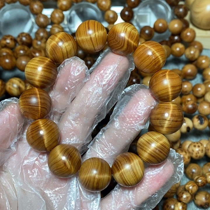 柏木（崖柏）太行崖柏一线天闪电