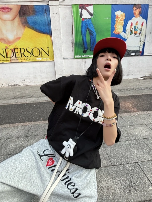 冰淇淋-美式复古字母彩钻立体印花宽松短袖