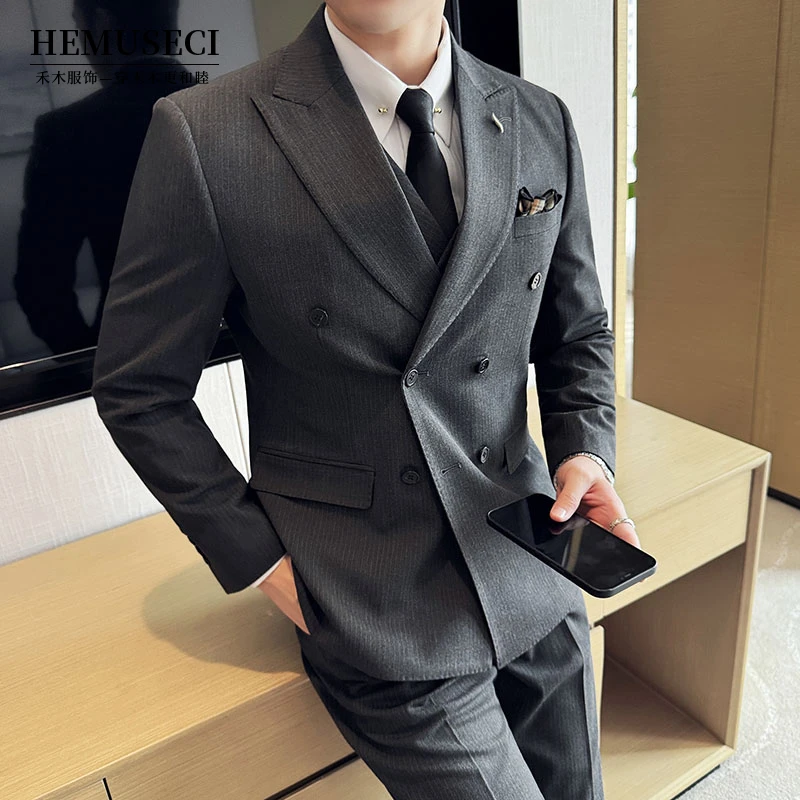 高档戗驳领高级感休闲条纹西服新郎结婚西装三件套韩版咖啡色修身