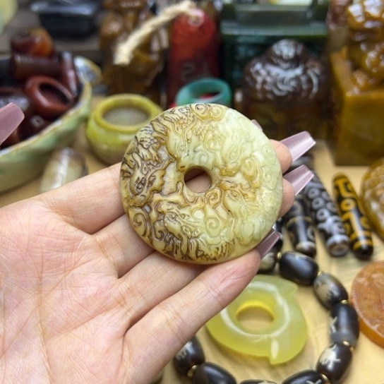 蛇纹石玉未镶嵌颈饰