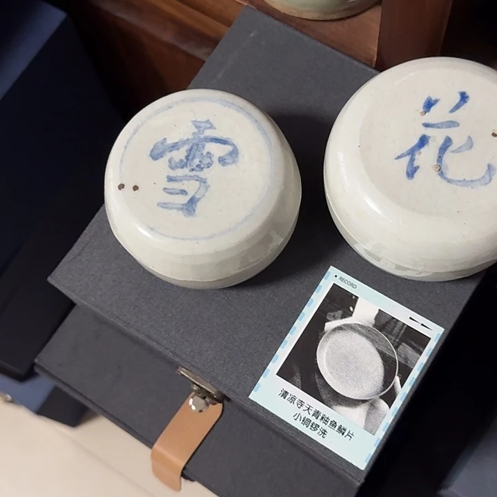 蓝***猫瓷片器型美观精致大方