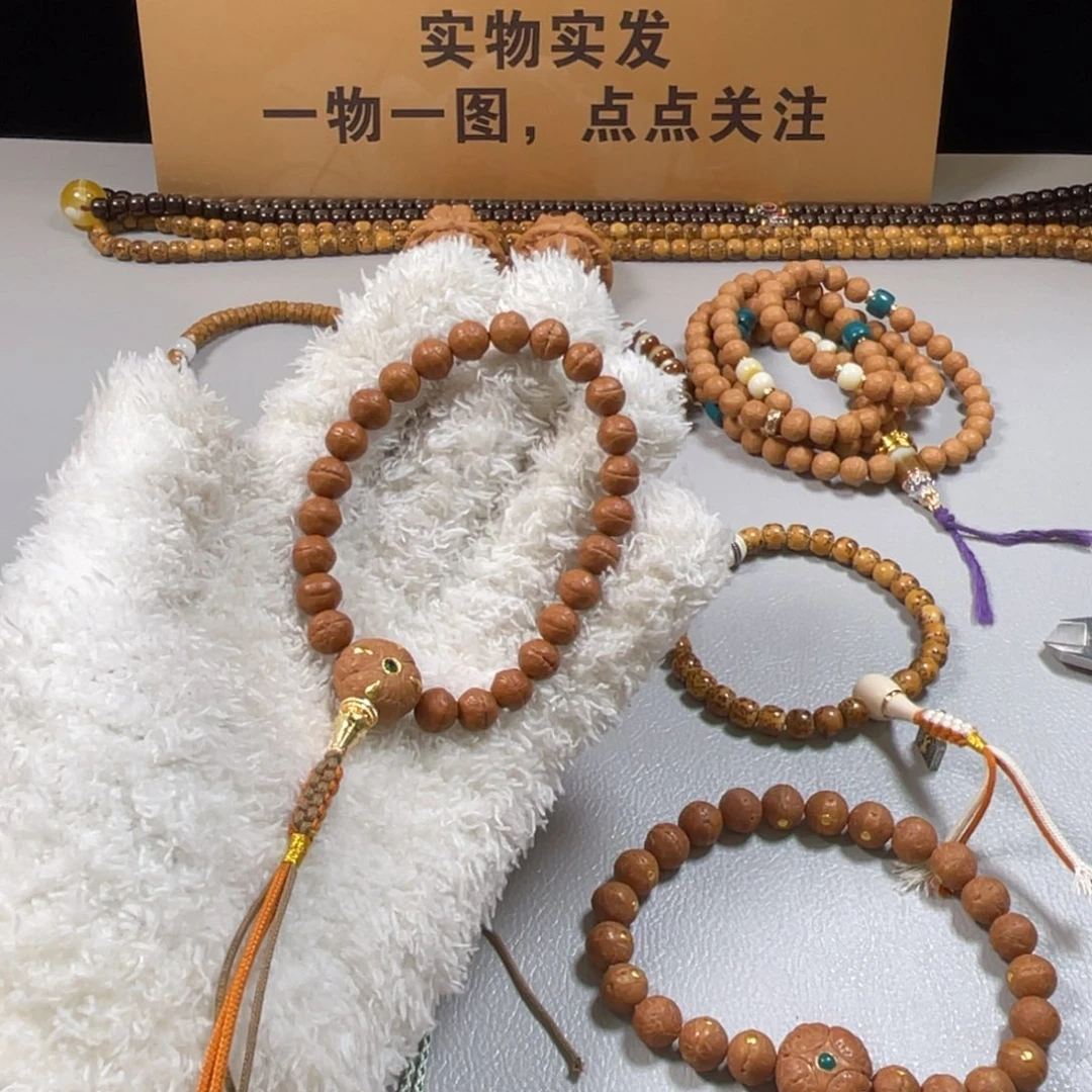 吊坠猴头核桃。。。。。。。。。。。