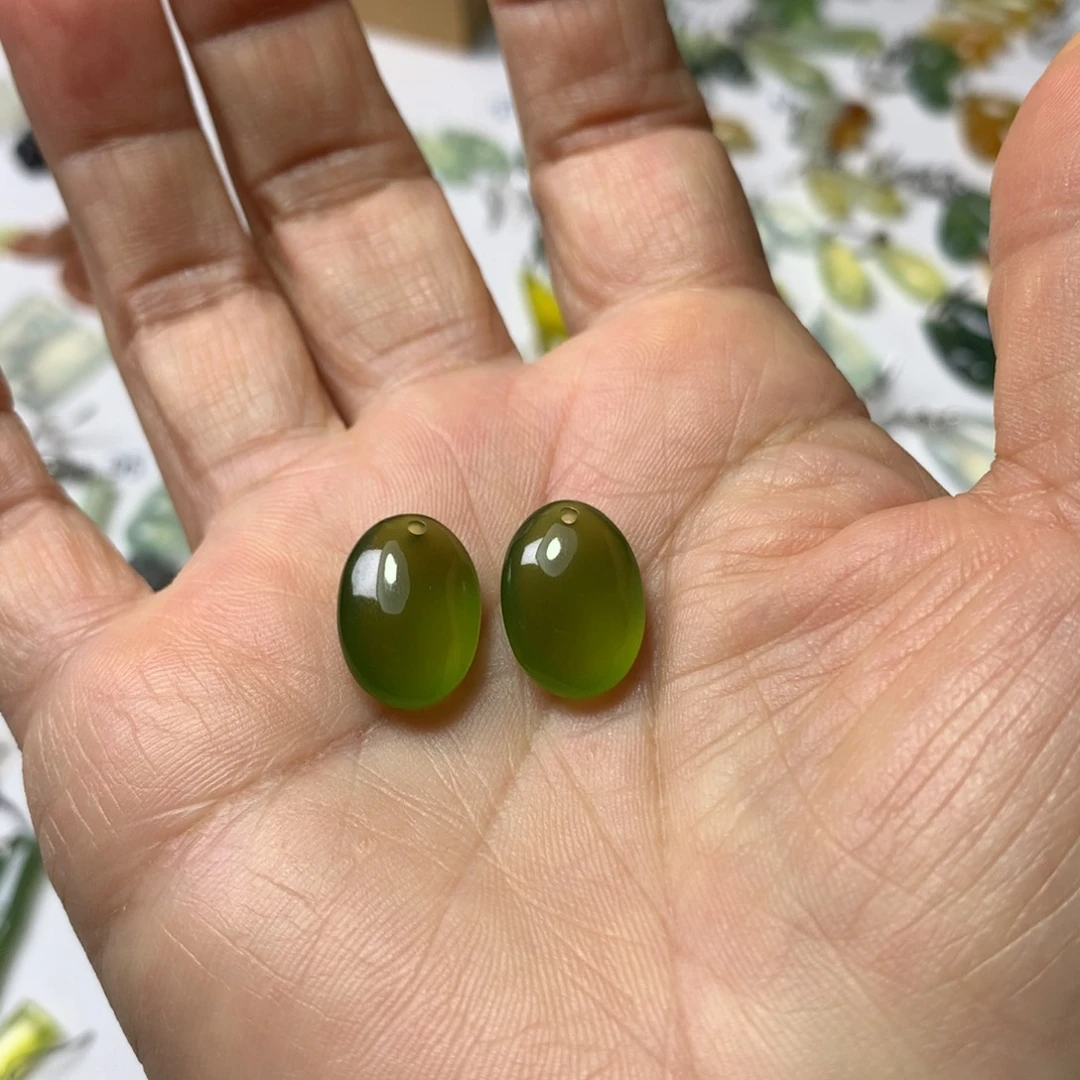 蛇纹石玉未镶嵌耳坠