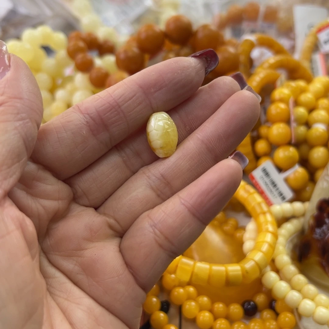 琥珀珠宝奇石未镶嵌