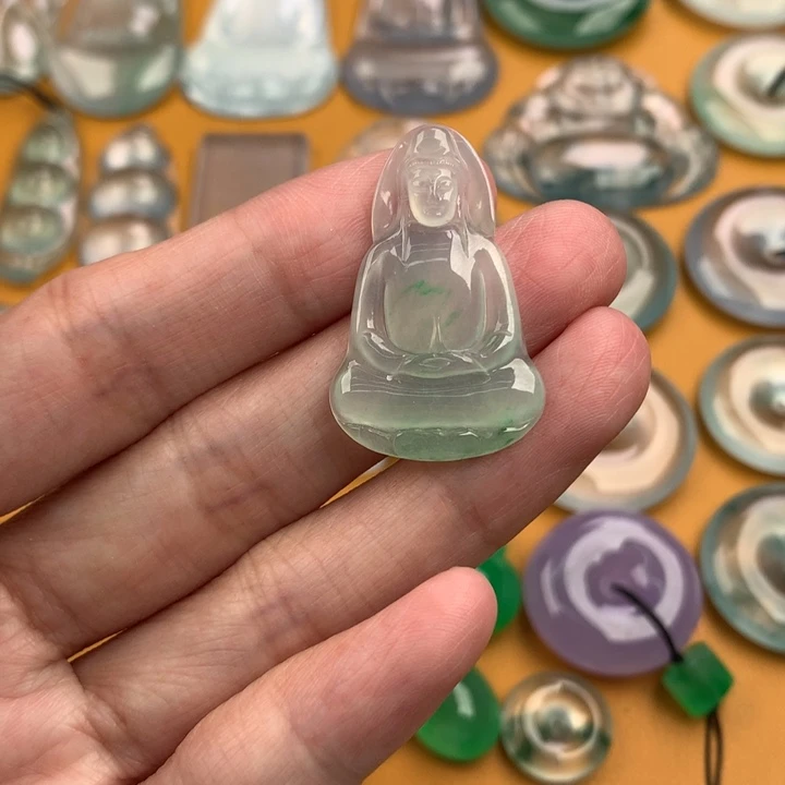 颈饰未镶嵌翡翠….