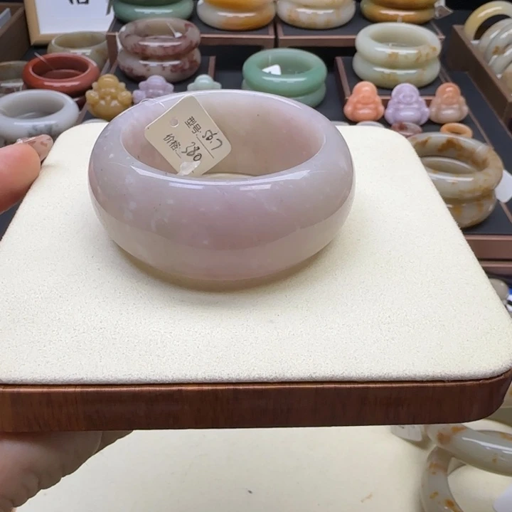 石英岩玉未镶嵌手镯