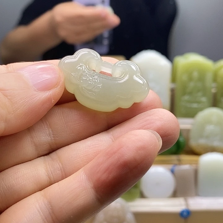 颈饰未镶嵌和田玉
