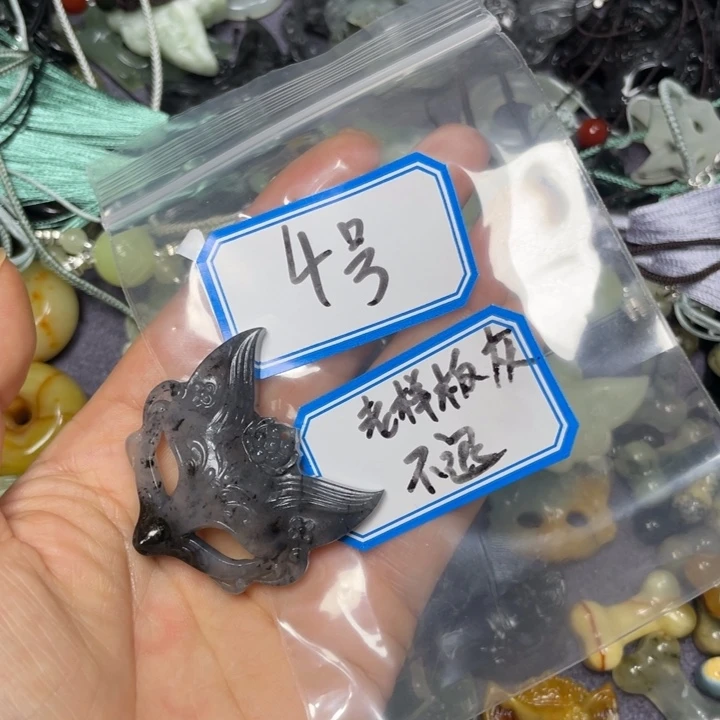 蛇纹石玉颈饰合金糖*范