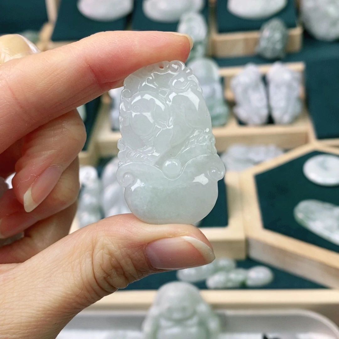 翡翠颈饰未镶嵌猪