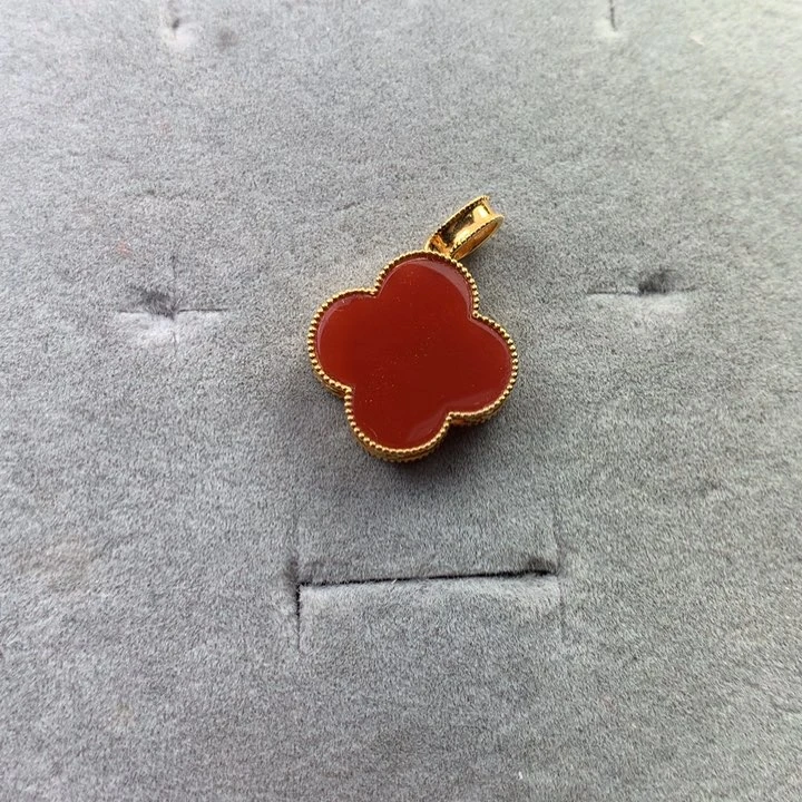 18K金镶嵌吊坠南红玛瑙