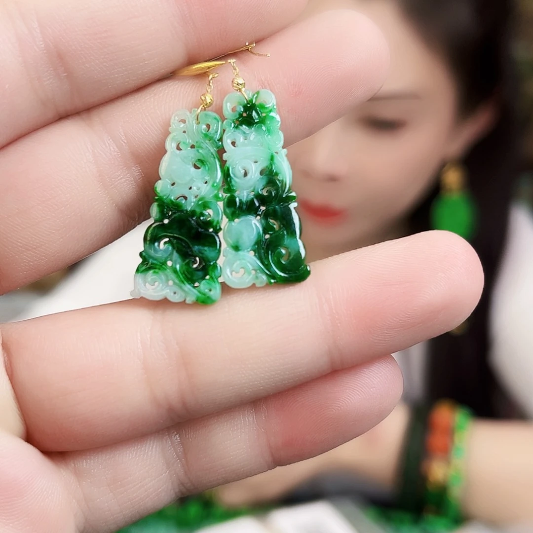 翡翠18K金镶嵌颈饰耳饰