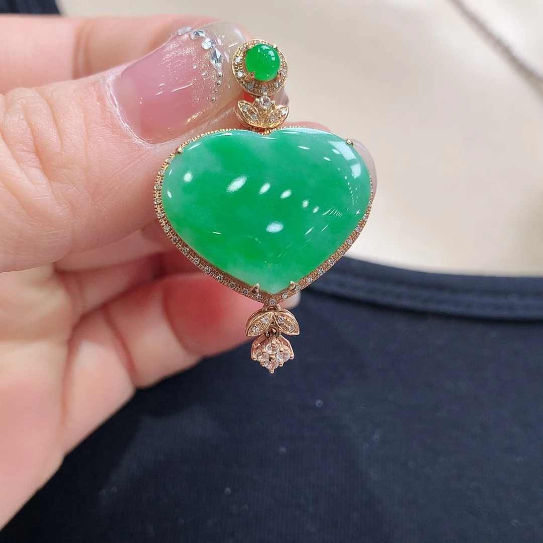 翡翠颈饰18K金镶嵌爱心