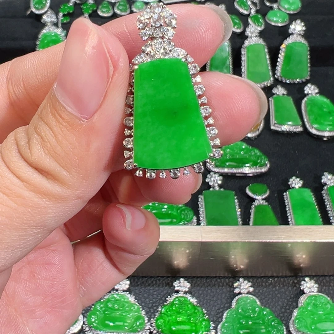 【闪购商品】翡翠吊坠(不含链)18K金镶嵌