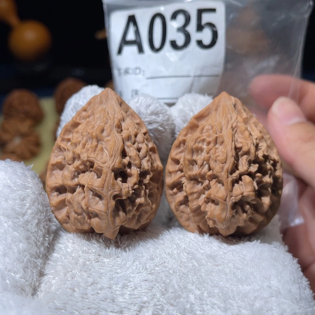 把件文玩核桃十三陵鸡心39全品