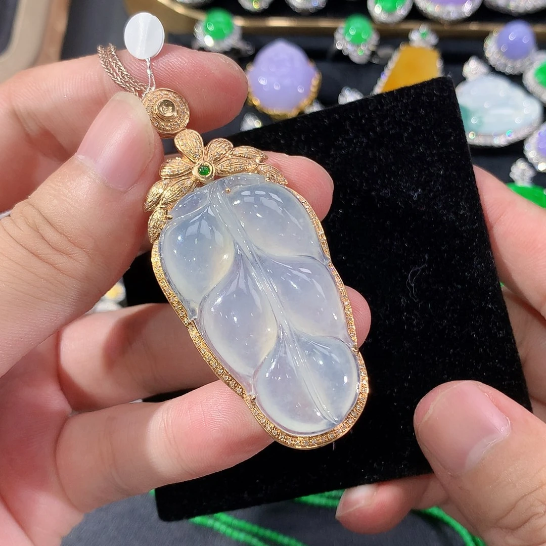 翡翠18K金镶嵌颈饰