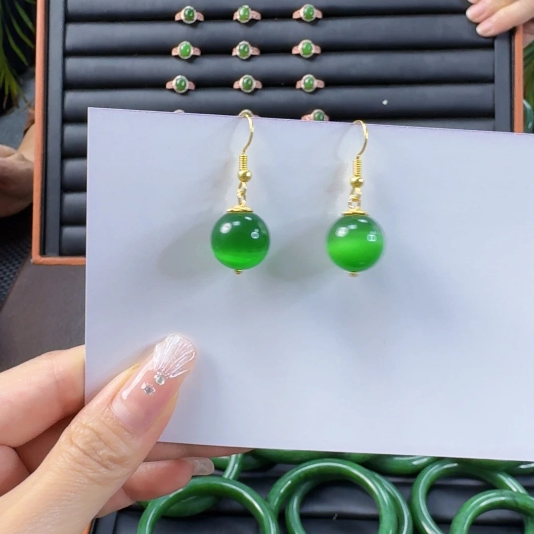 石英质玉合金耳饰