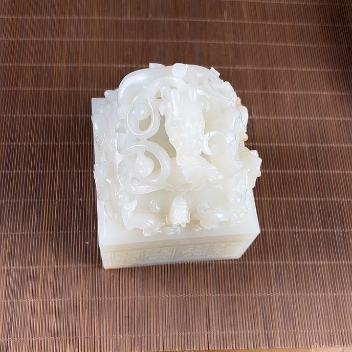 设***备和田玉未镶嵌挂件