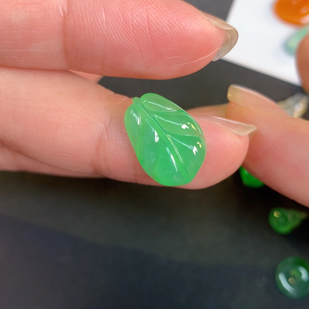 翡翠裸石15.58-10.77-3.84