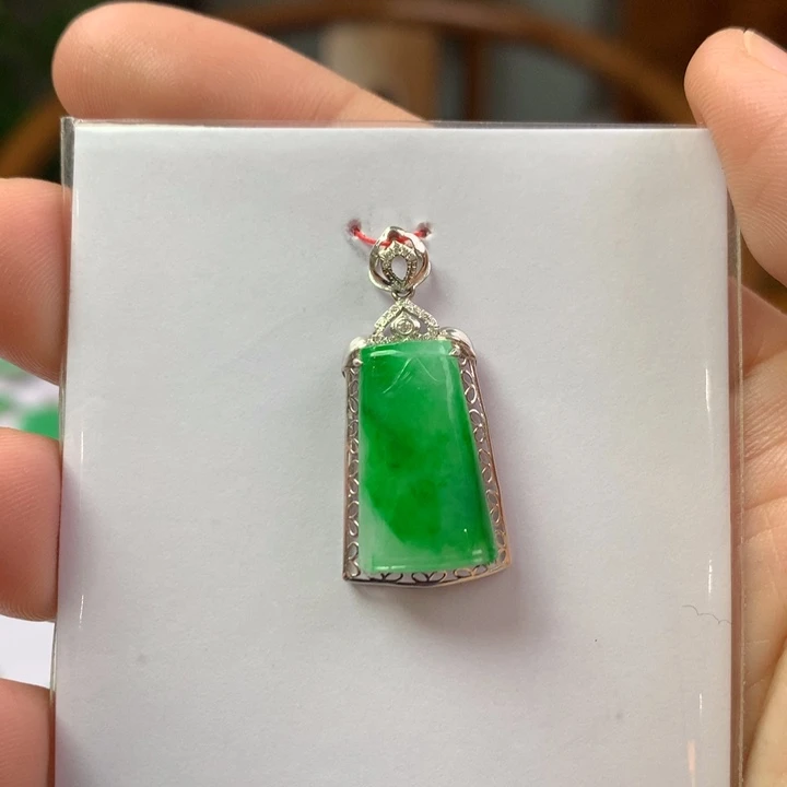翡翠18K金镶嵌颈饰翡翠翡翠吊坠