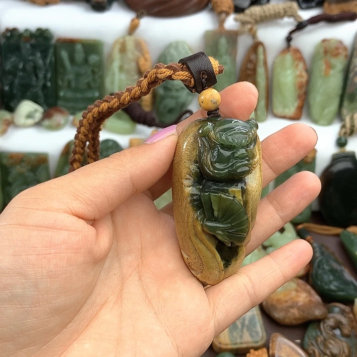 岫岩河磨玉(透闪石质玉)未镶嵌把件