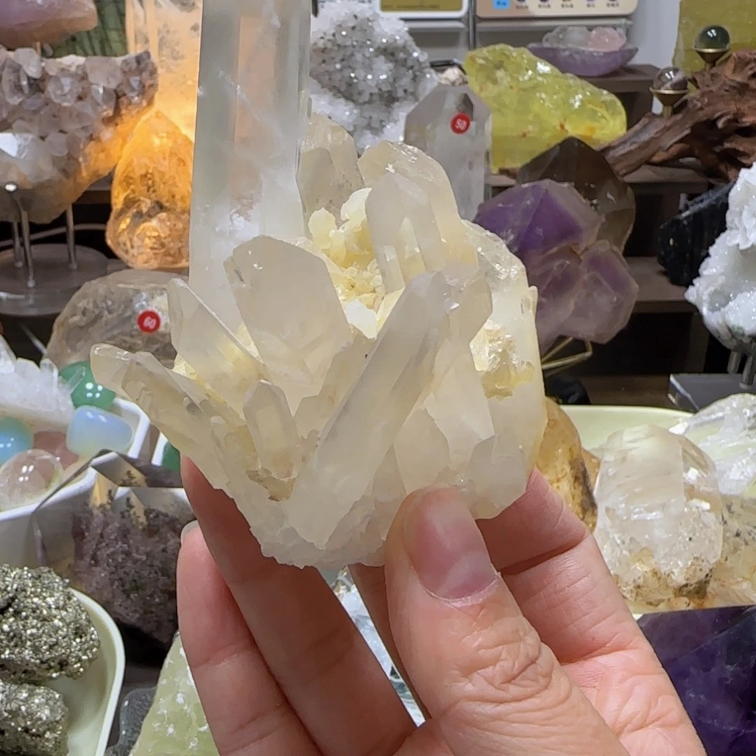 未镶嵌车挂水晶不退换马达加斯加黄晶簇