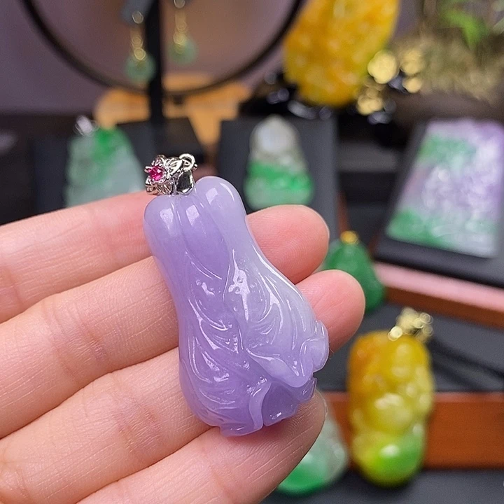 翡翠未镶嵌吊坠(赠链)