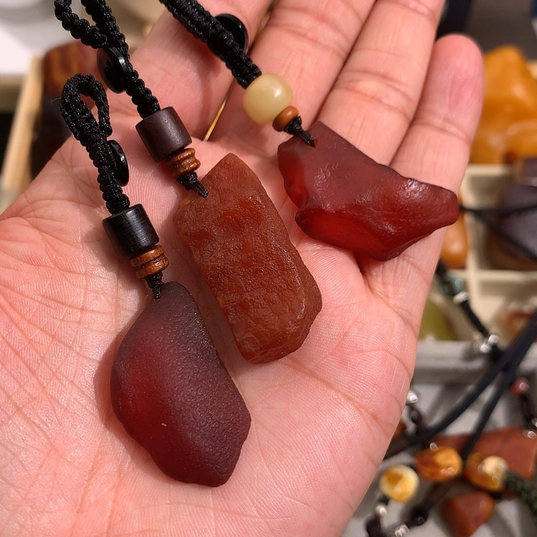 蜜蜡裸石未镶嵌发其中一个