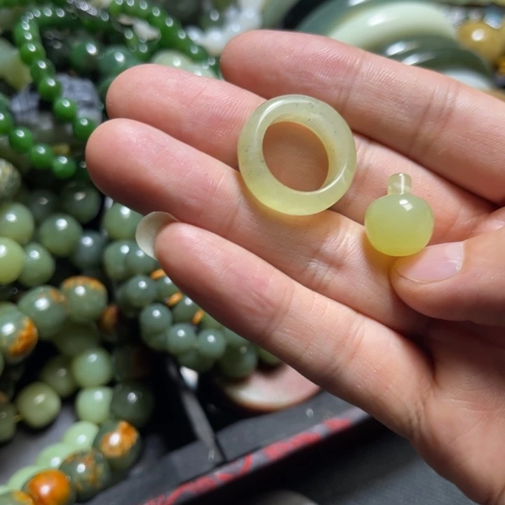 蛇纹石玉合金颈饰