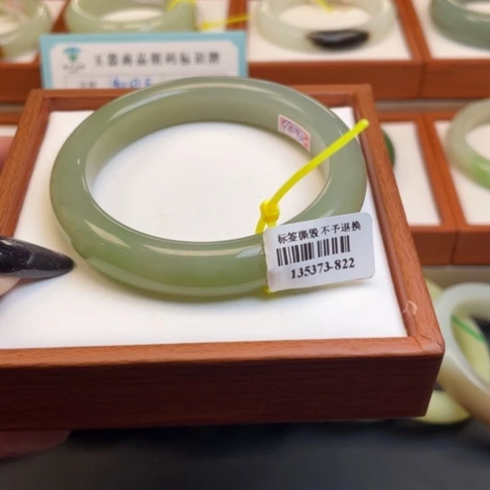 【闪购商品】未镶嵌手镯和田玉58