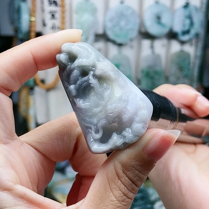 颈饰足铂镶嵌翡翠翡翠