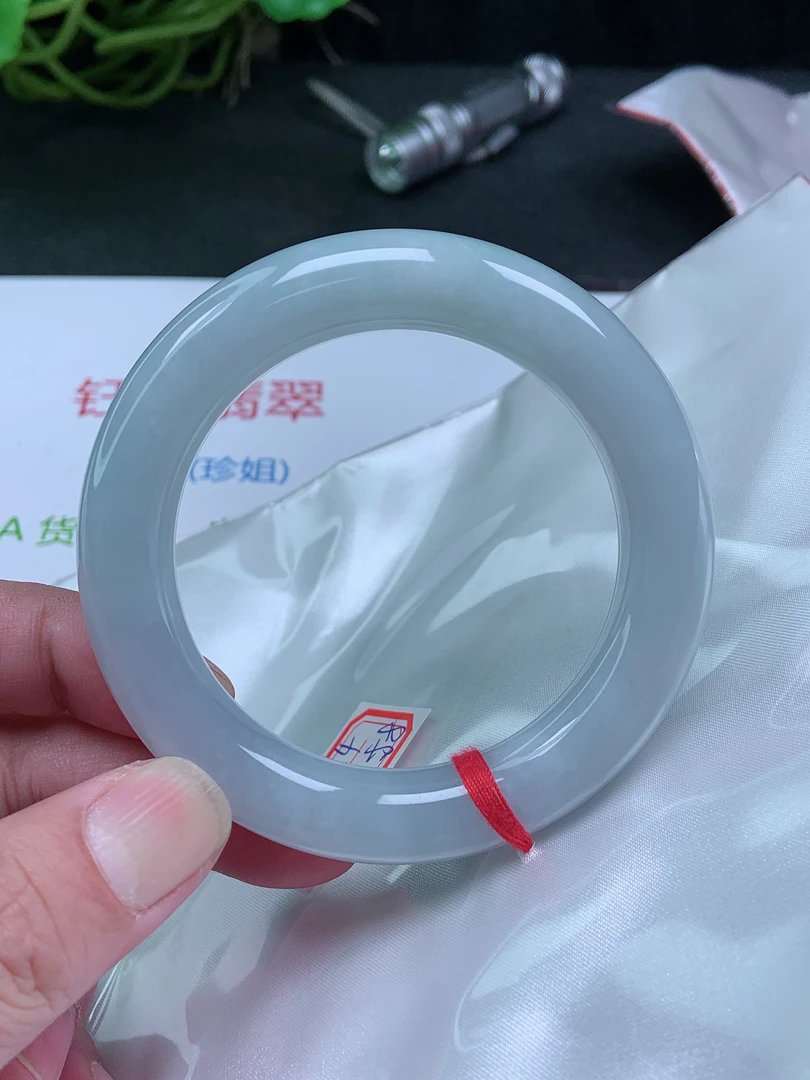 天然A货翡翠浅绿色大胖圆条手镯